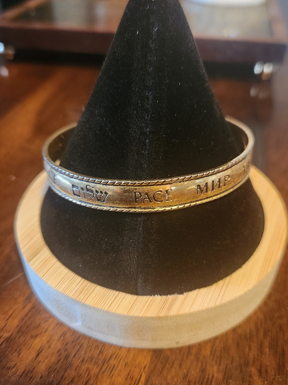 Vintage Avon Gold Plated Bangle PEACE PACE MNP PAIX EIPHNH FRIEDE PAZ Bracelet